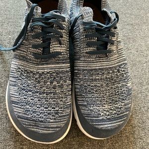 LIKE NEW Men’s Altra Knit Sneakers size 11